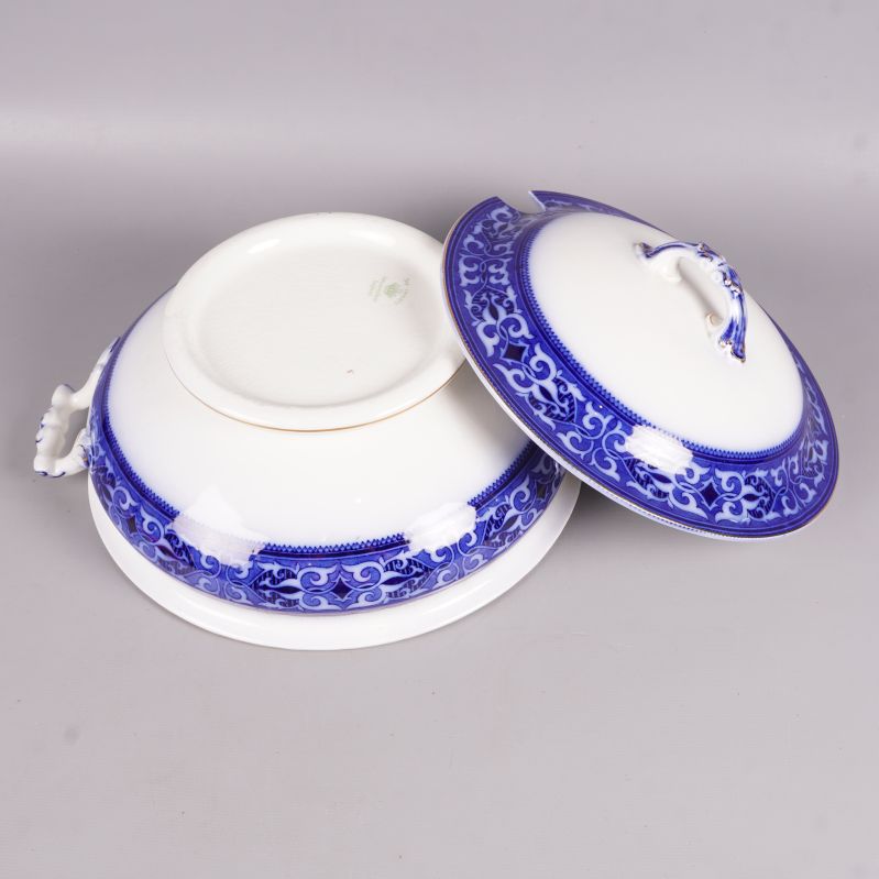 Soppskål och lock placerade upp och ned för att visa botten