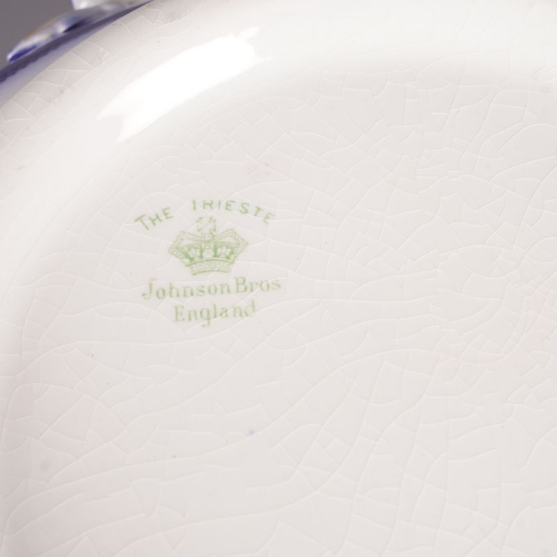 Stämpel under skålen med text Johnson Bros England