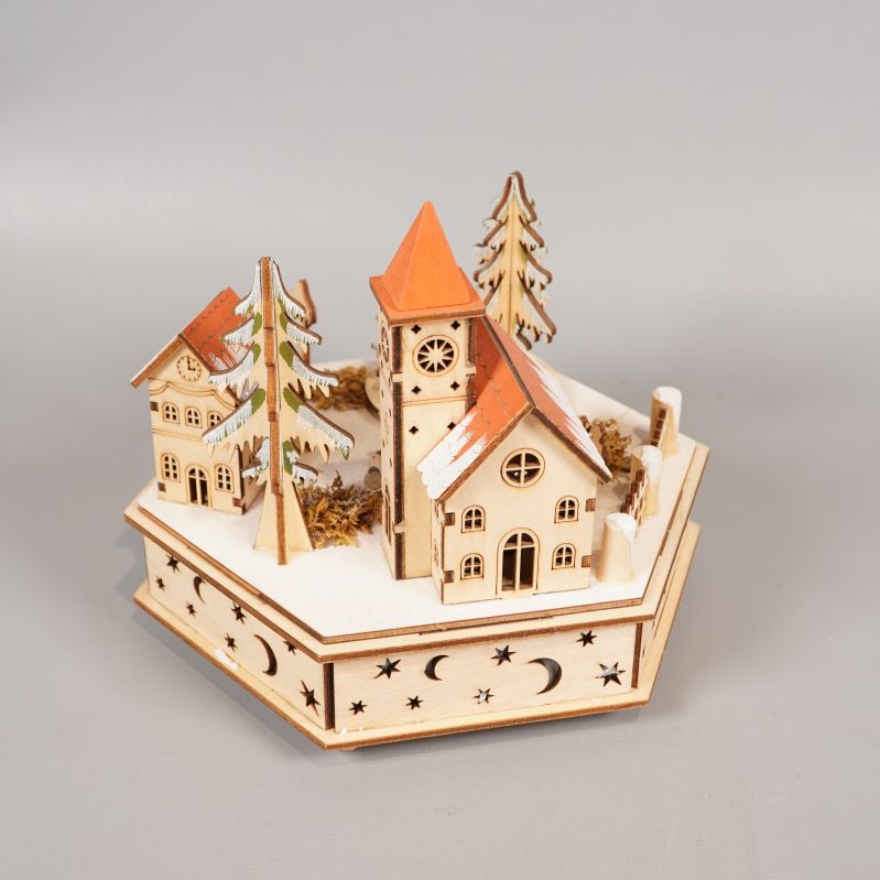 Juldekoration sedd från sidan visar röda tak och granar