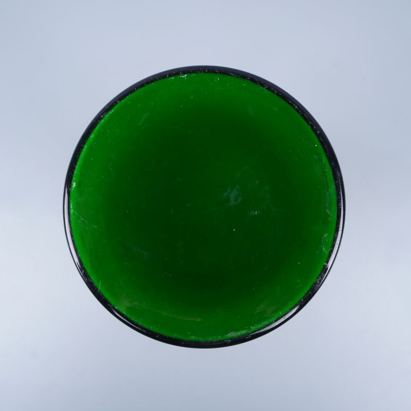 Undersidan på grön glasvas