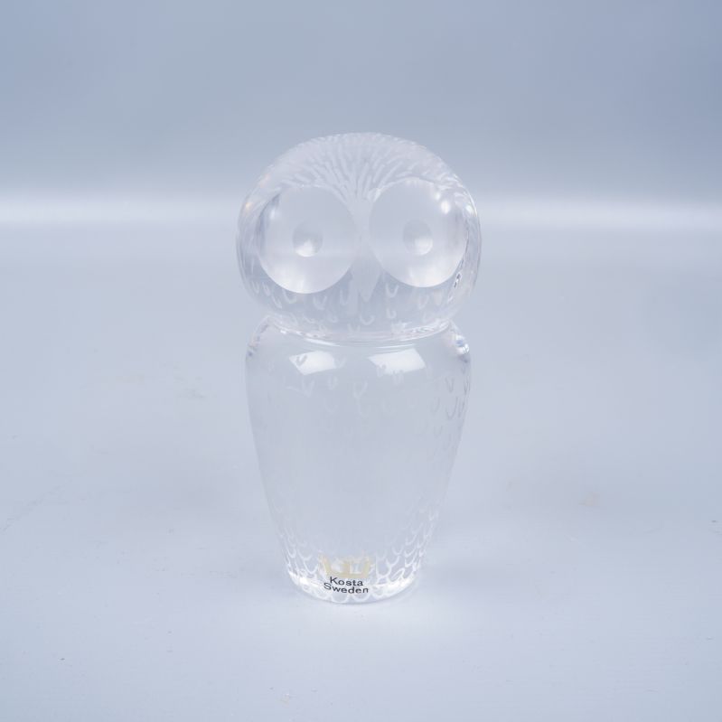 Framsidan av glasugglan