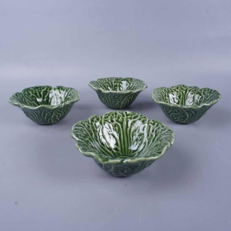 Skålar framifrån med tydligt mönster och blanka ytor