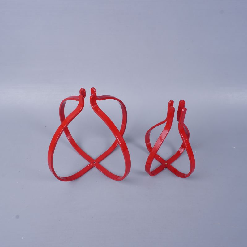 Par röda ljushållare sedd ovanifrån