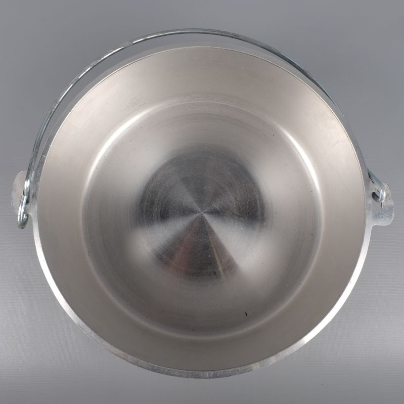 Insidan av grytan fotad ovanifrån