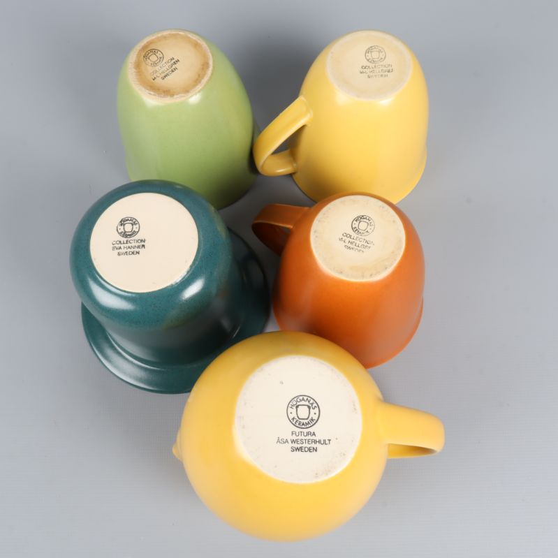 Märkta muggar av olika designer 