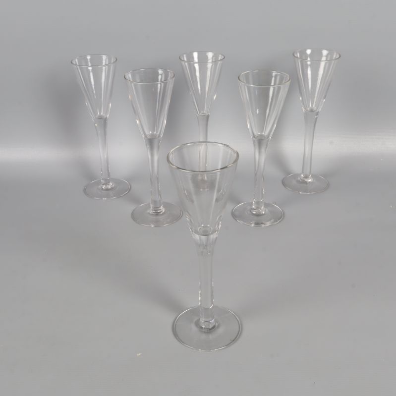 Snapsglas från olika vinklar