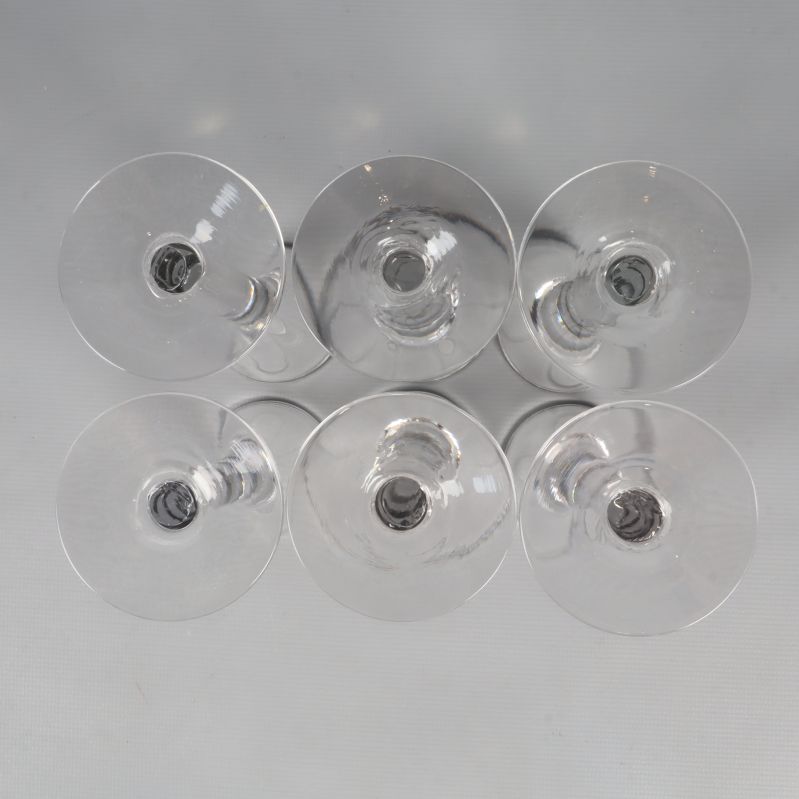 Snapsglasens fot fotograferad uppifrån