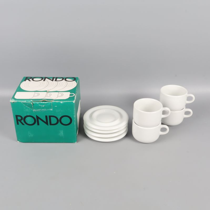 Förpackningen Rondo, fyra vita espressokoppar och sex fat