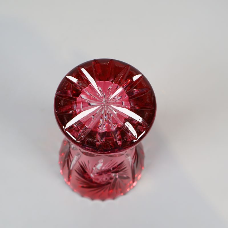 Vasens bottenplatta i närbild visar slipskär