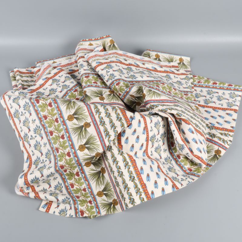 Mjukskrynklad duk med färgstarkt växtmotiv