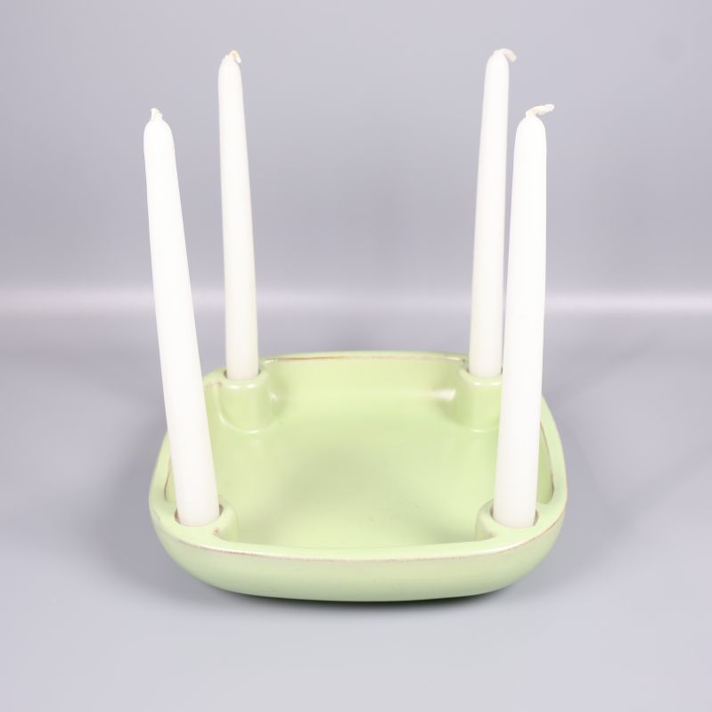 Grön ljusstake för fyra ljus