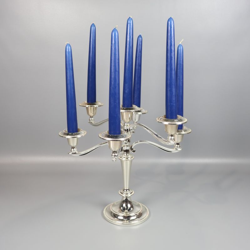 Sjuarmad ljusstake med blå ljus