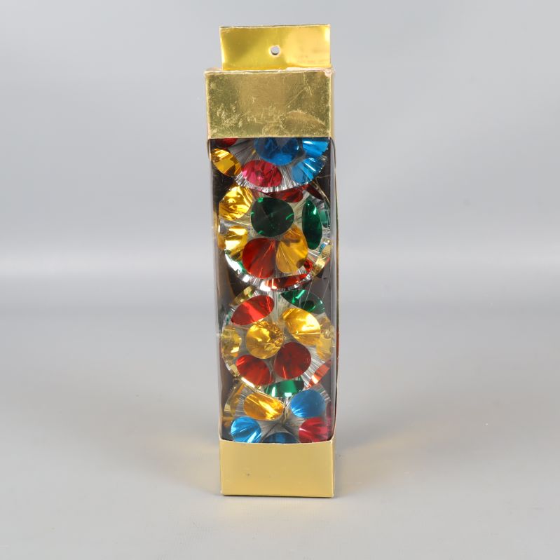 Förpackade färgglada juldekorationer