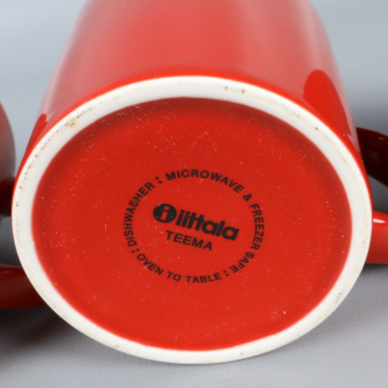 Röd kopp med Iittala Teema märkning undertill
