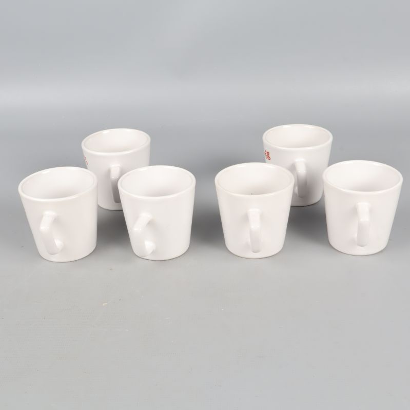 Sex glöggmuggar fotograferade bakifrån uppifrån