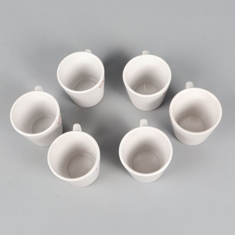 Sex glöggmuggar sedda ovanifrån visar öppningar