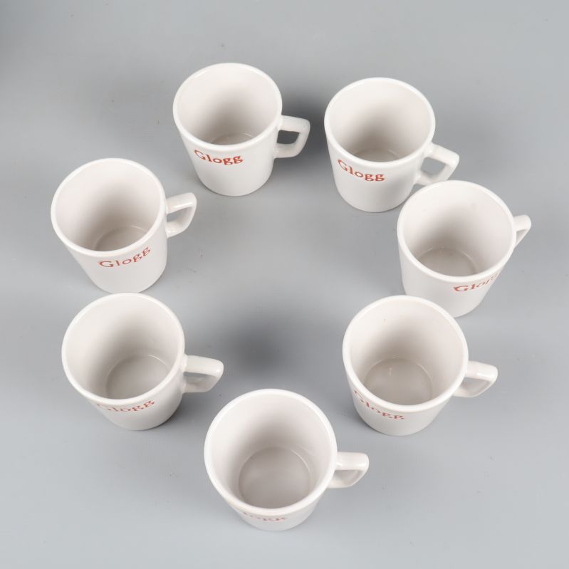 Sju vita glöggmuggar från ovan