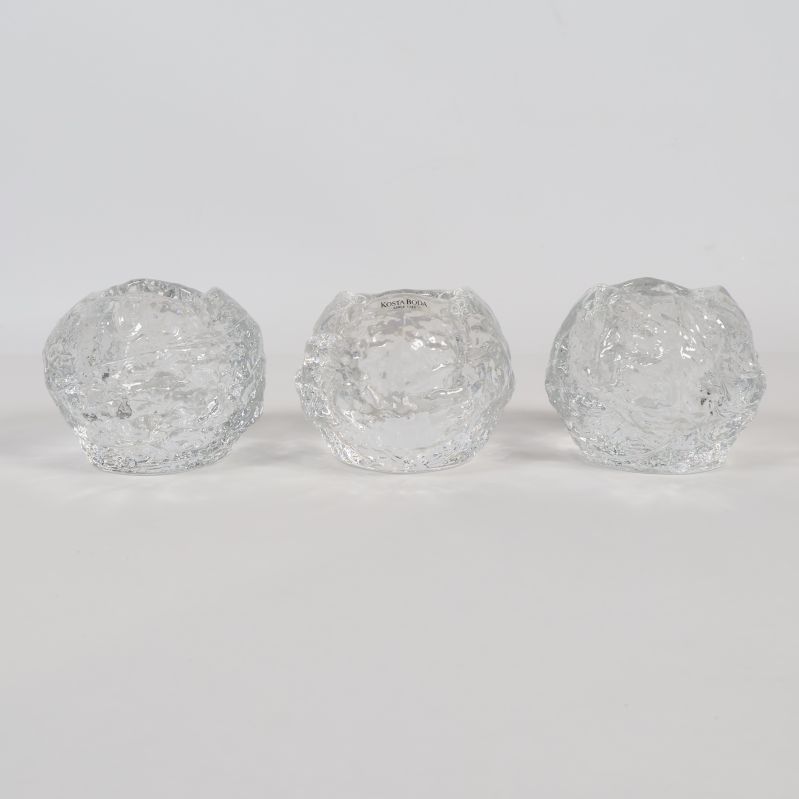 Tre ljushållare i glas på rad, set Snöboll