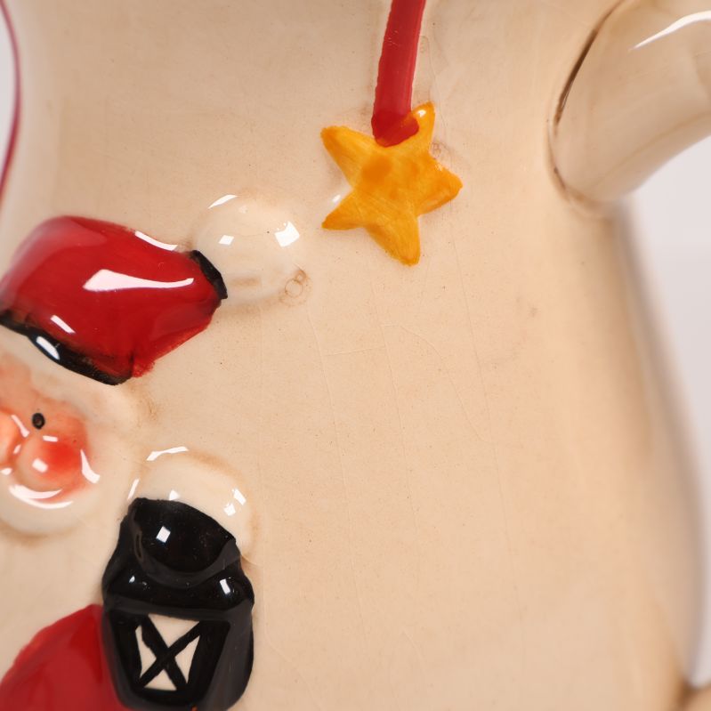 Närbild på tomten och stjärna på kannan