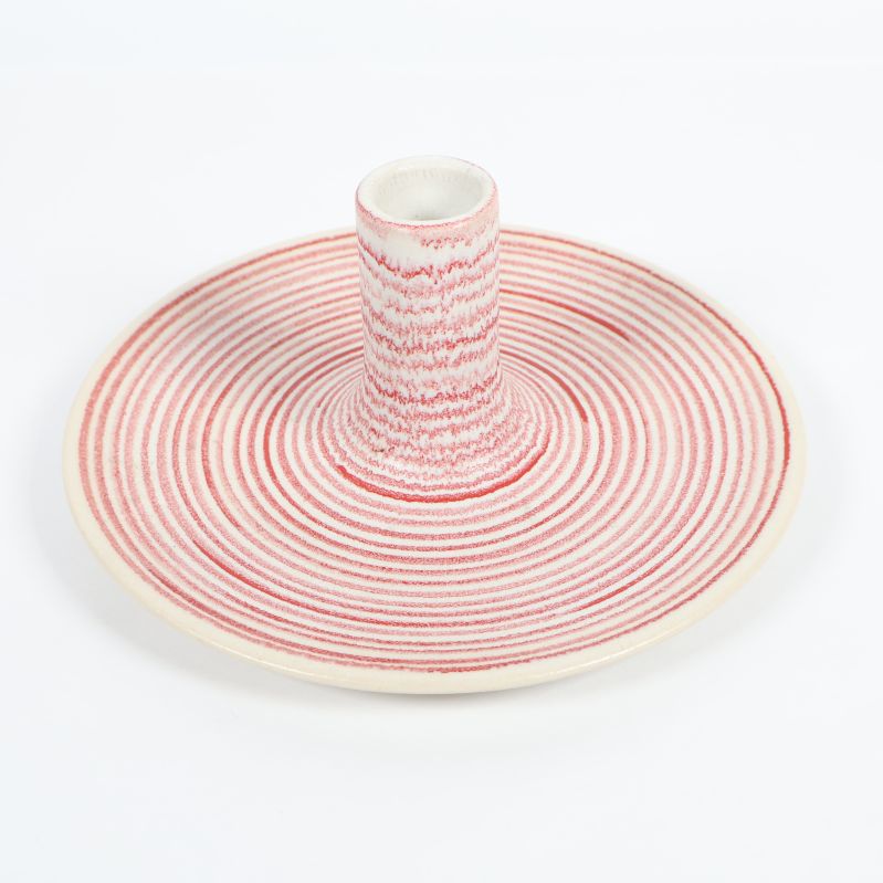 Ljusstake i keramik med röda och vita cirkelmönster