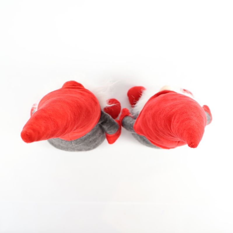 Toppvy av tygtomtar med röda luvor