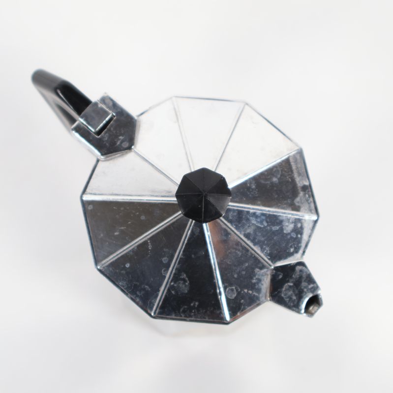 Espressobryggare fotograferad ovanifrån med lock