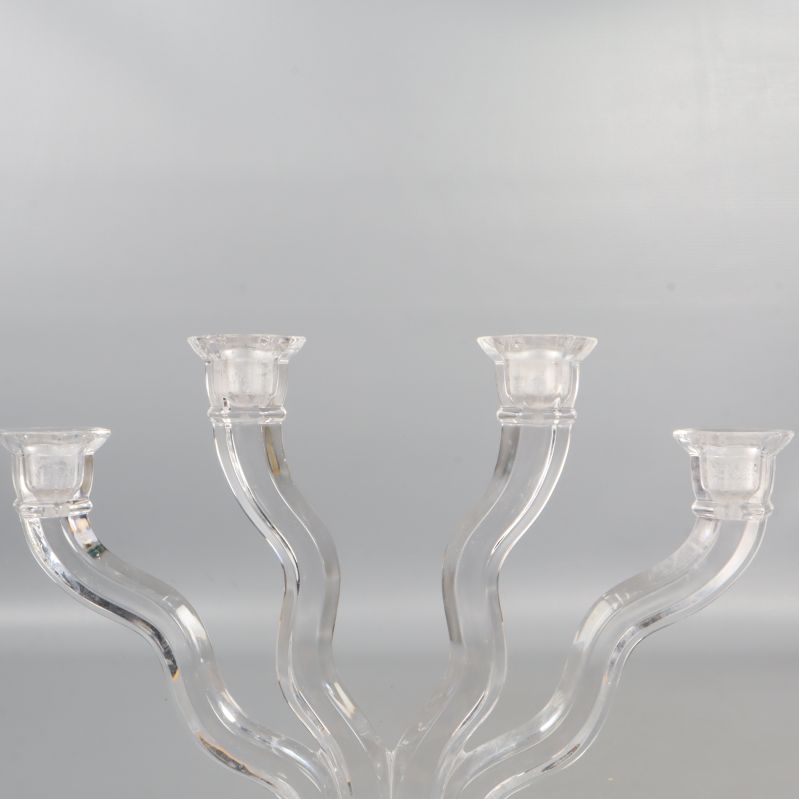 Övre delen av ljusstakens armar i kristall