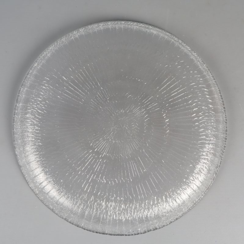 Toppsikt på räfflad transparent tallrik