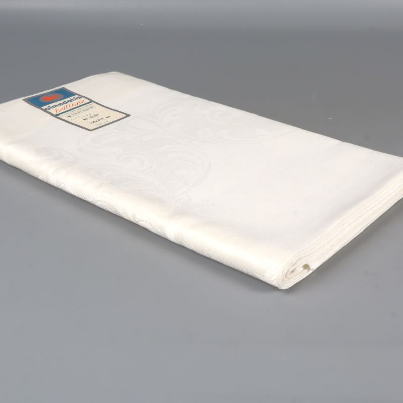 Hellinneduk fotad snett framifrån med synlig etikett