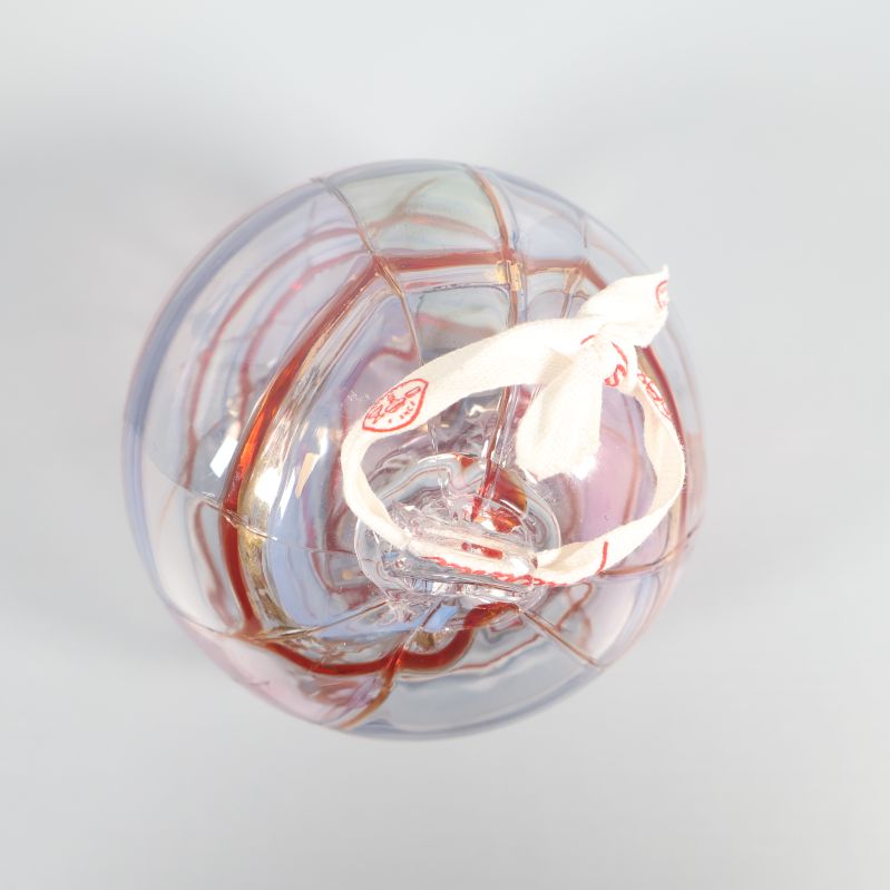 Glaskula ovanifrån med synligt vitt band