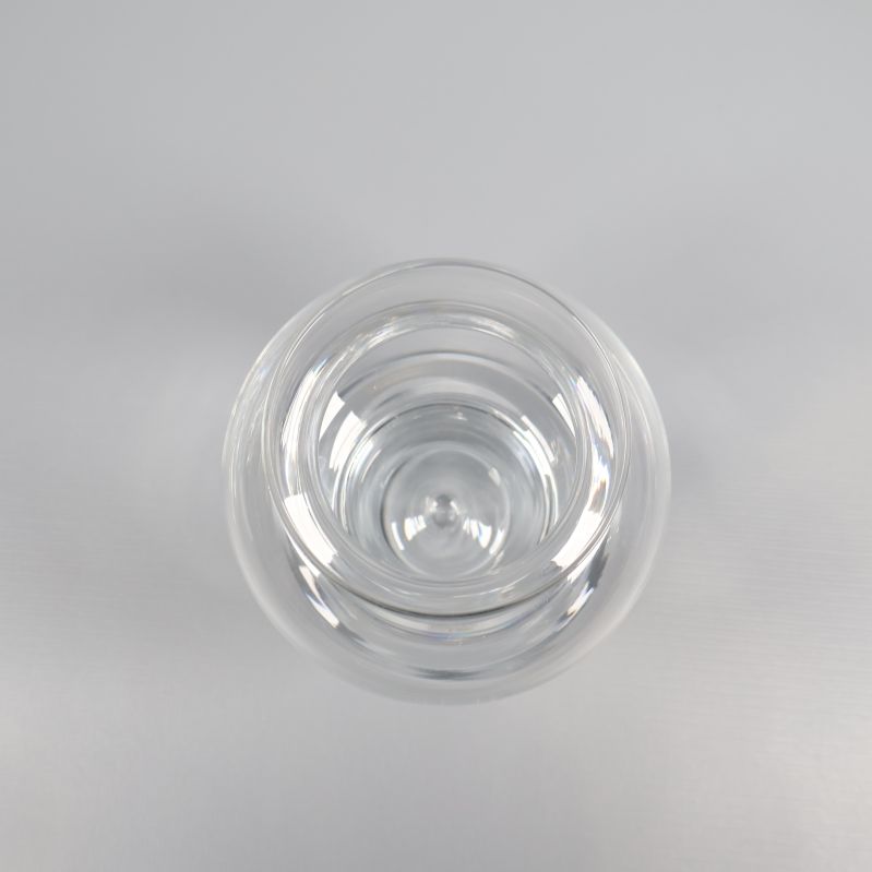 Glasljusstake sedd rakt ovanifrån som visar öppningen