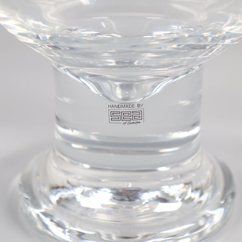 Närbild av stämpel med texten Handmade by Sea Glasbruk