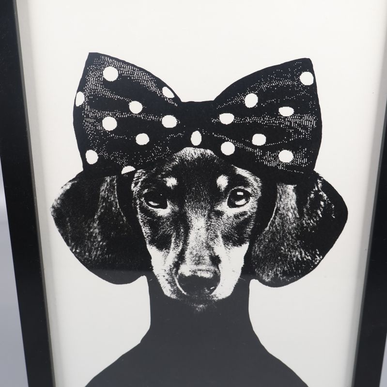 Närbild på hundmotivets detaljrika tryck