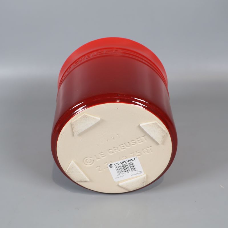 Krukan vänd upp och ner, visar märkning undertill