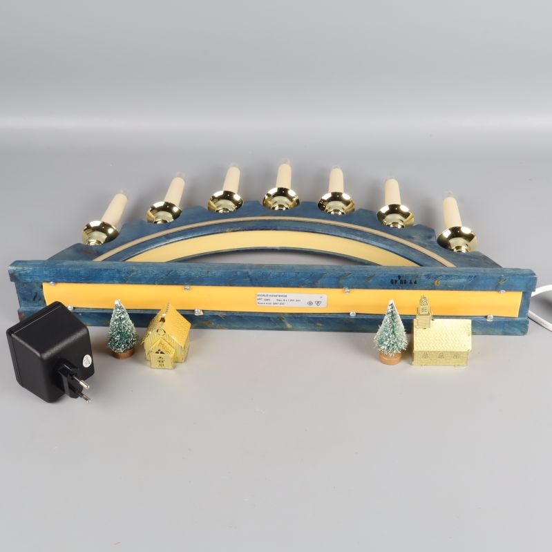 Baksidan av adventsljusstake med avtagbara dekorationer och adapter