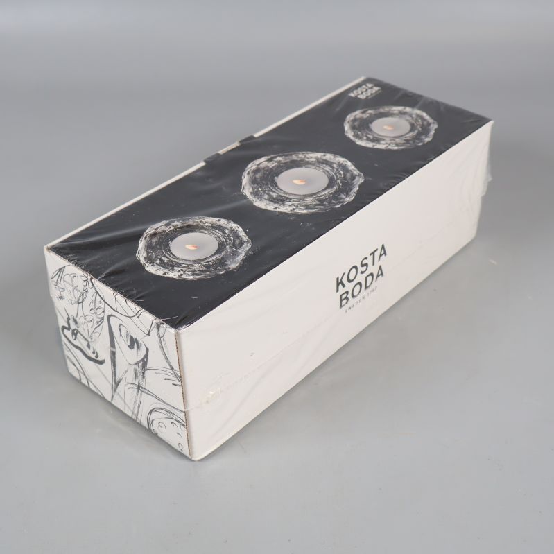 Snedvy av förpackning till Kosta Boda Snöboll ljusstakar