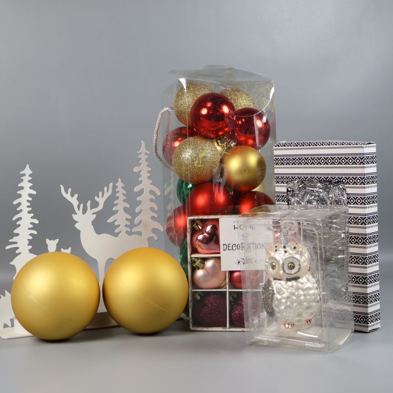 Juldekorationer med ugglefigur och flera kulor