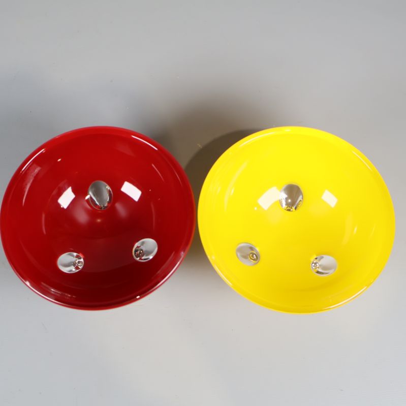 Skålar sett ovanifrån med synliga ben