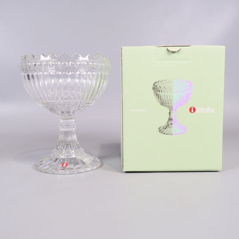 Klar Mariskooli kristallskål bredvid originalkartong