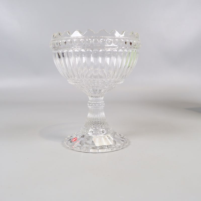 Kristallskål Mariskooli på fot i sidovy