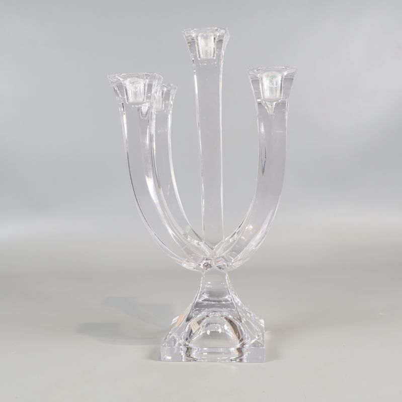 Femarmad kristall-ljusstake från sidan