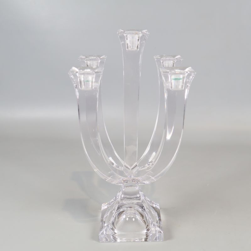 Ljusstake i kristall sedd snett framifrån