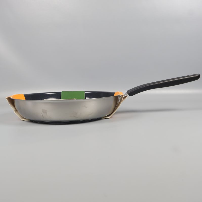 Stekpanna i profil med rostfri undersida