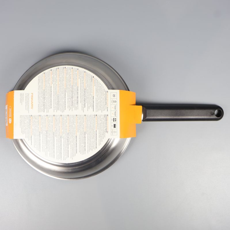Stekpanna upp och ned, baksidan med etikett