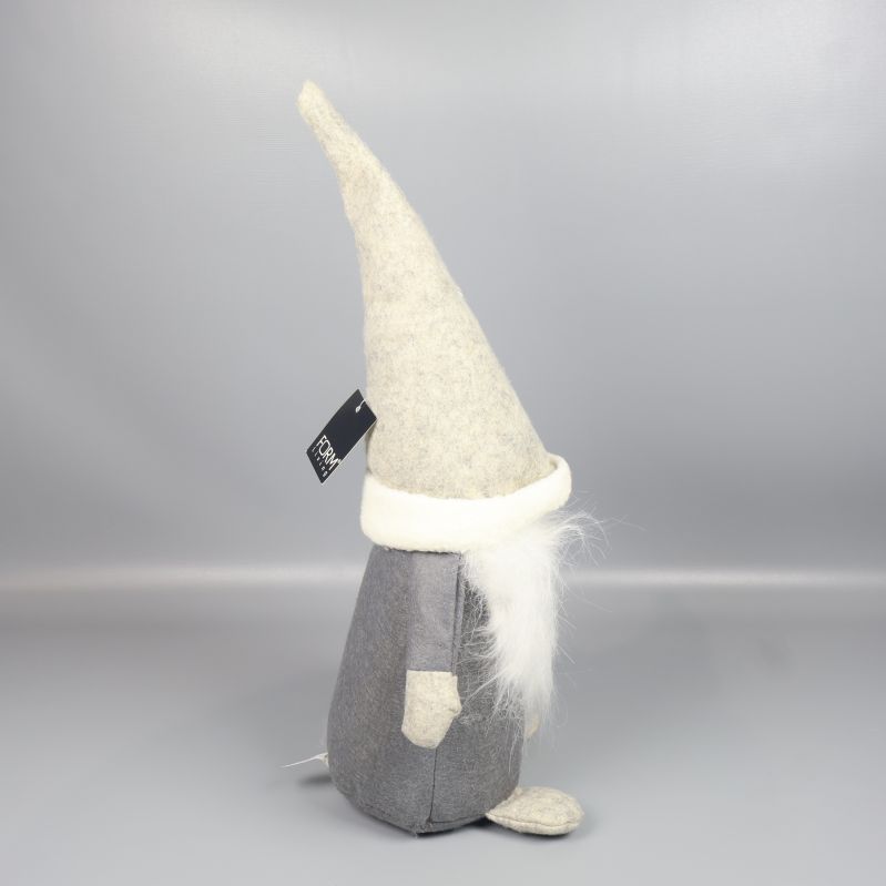 Tomte sedd från andra sidan med rund kropp och luva