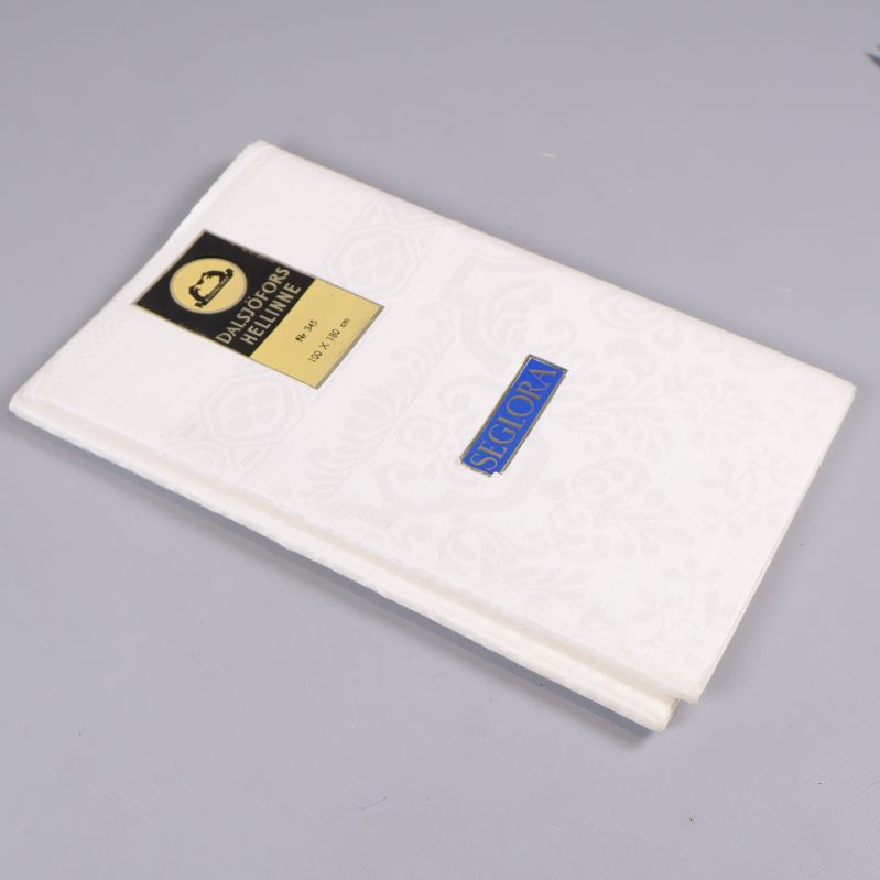 Linnelinneduk vikt och fotad i vinkel