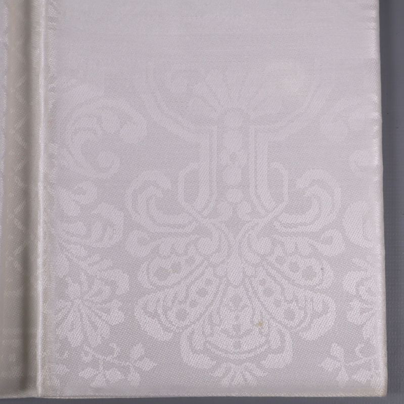 Detalj av vävt mönster i naturvit duk