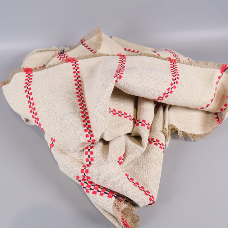 Duk slarvigt draperad som visar mjukhet och formbarhet