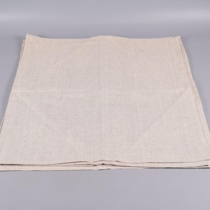 Enkel beige tygservett utvikt och slätad