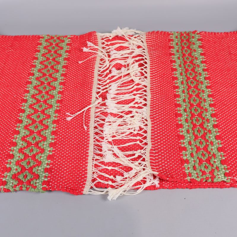 Löpare med synliga fransar och mönstrade sidor